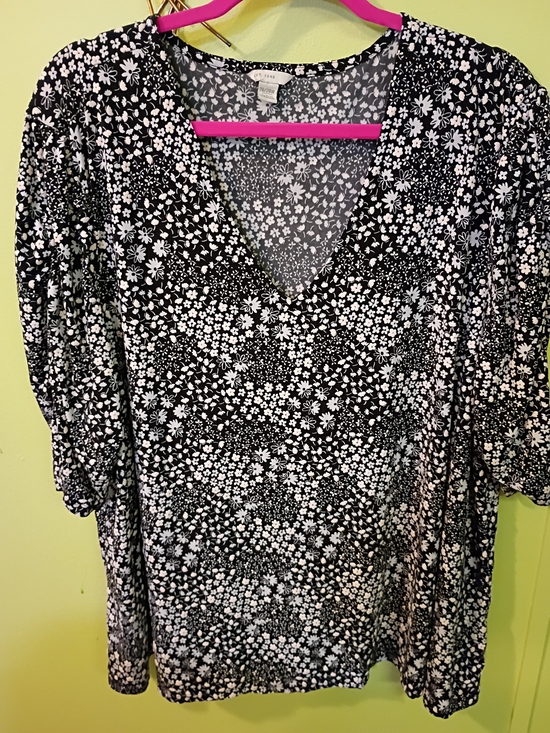 C Est. 1946 Tops - Women’s Black & White Floral V-Neck Top Size 26/28